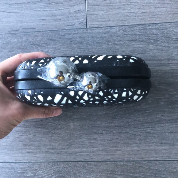 NWT Diane Von Furstenberg Black & White Clutch - Picture 2 of 10